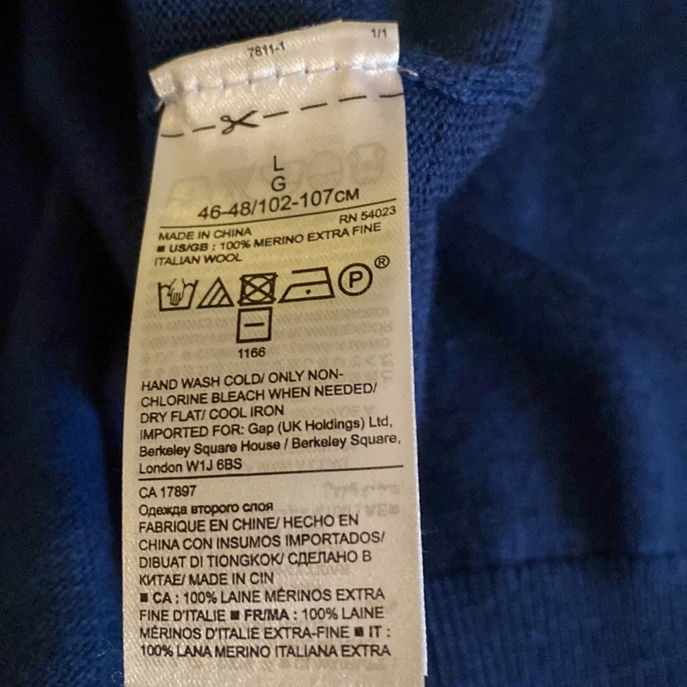 Banana Republic stunning blue Italian Yarn by Baruffa stretchy sweater.
